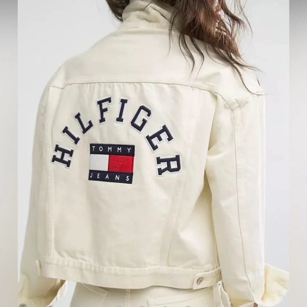 NWT Tommy Jeans Hilfiger 90’s girlfriend trucker jacket in pale yellow. Size S.